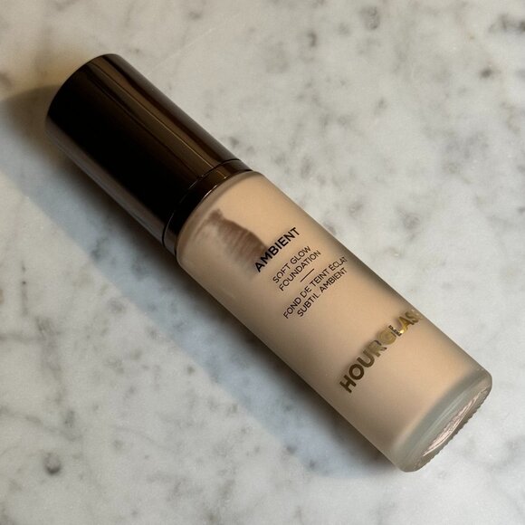 Hourglass Ambient Soft Glow Foundation | 2.5 (fair with cool undertones) | NEW - Picture 3 of 5